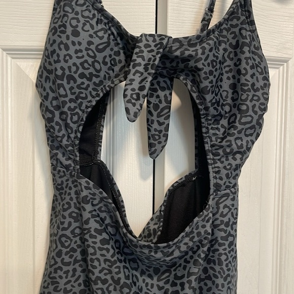 Cheetah bathing suit sexy cut out - Picture 2 of 2